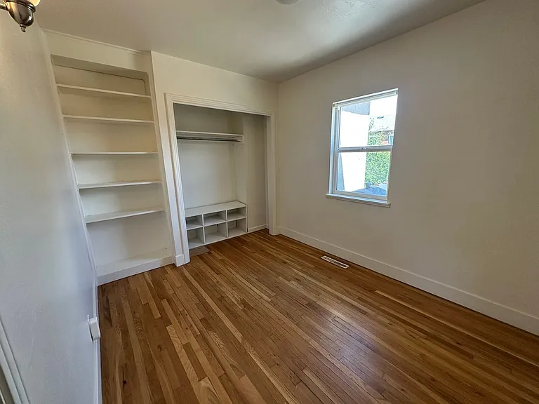 982 Vine St — Photo 10
