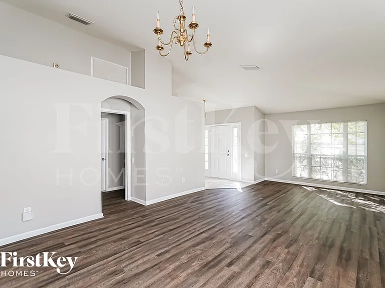 12430 Midpointe Dr — Photo 4