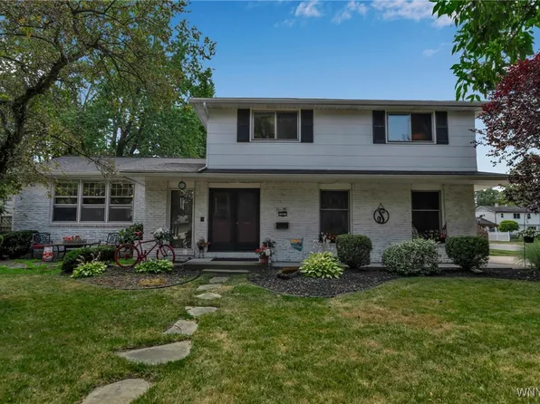 107 Autumnview Rd, Williamsville, NY 14221