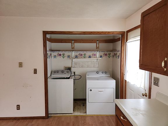 2nd image of 916 16th St