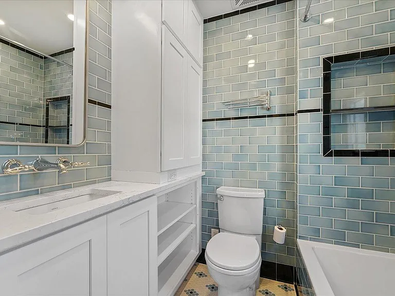 2308 Madison Sq — Photo 11