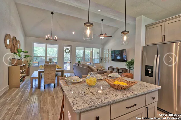 3 bed, 2.0 bath, 1437 sqft, $2,300 — Photo 2