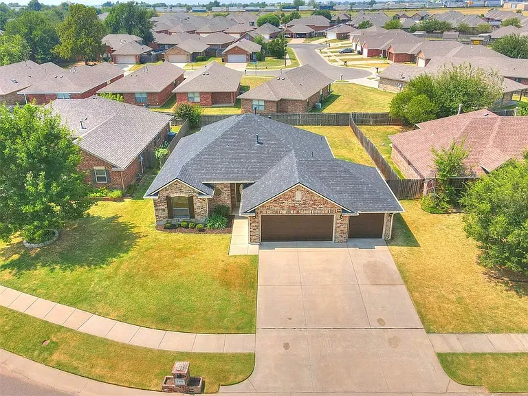 1209 Stoneridge Dr — Photo 32