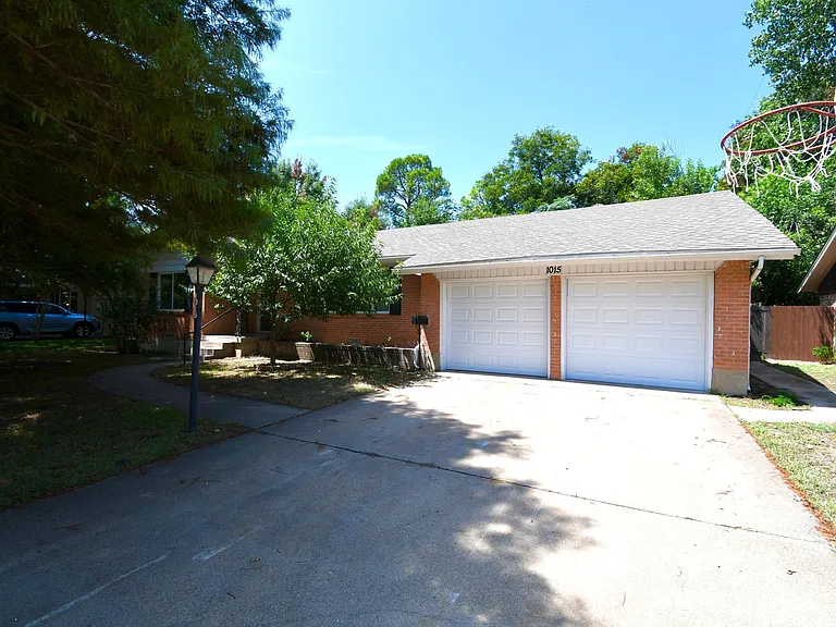 1015 Mitchell Rd — Photo 27