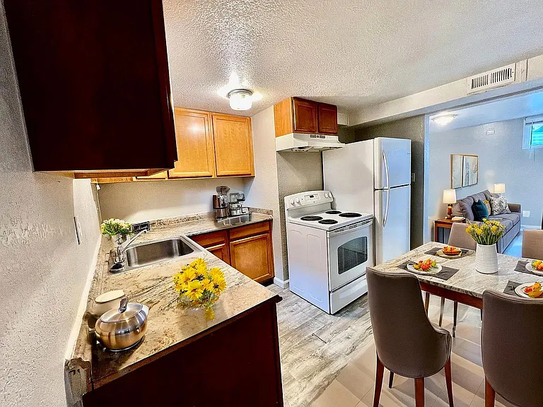 370 S Bryant St #B — Photo 6