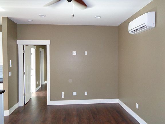5th image of 2834 Carmen Ave