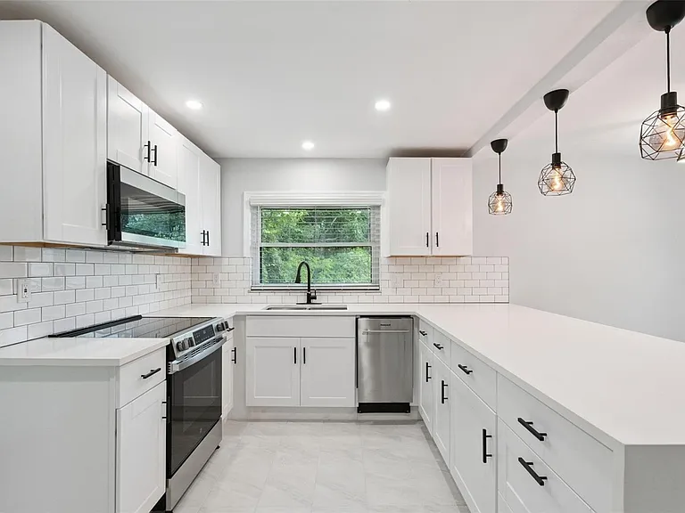 530 Hunter Cir — Photo 12