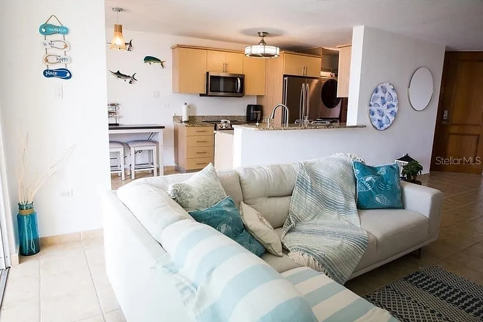3 bed, 2.0 bath, $2,300 — Photo 2