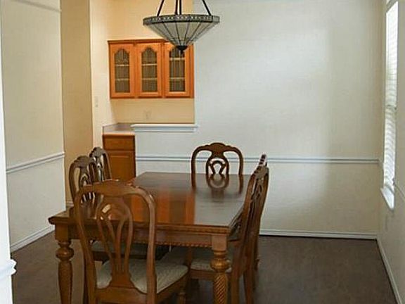 5th image of 2915 Brittany Ln