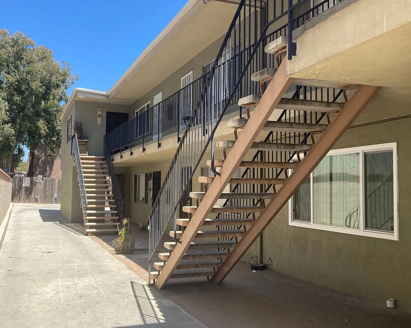Apartment with Balcony in Long Beach! — Photo 1