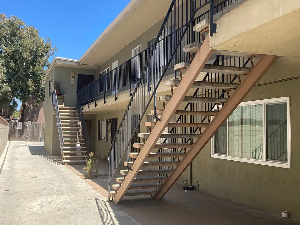 1424 Obispo Ave