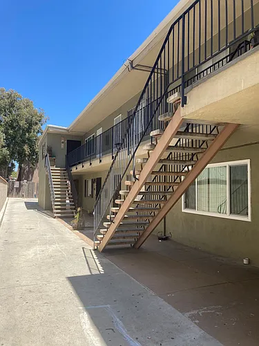 1424 Obispo Ave Photo 1