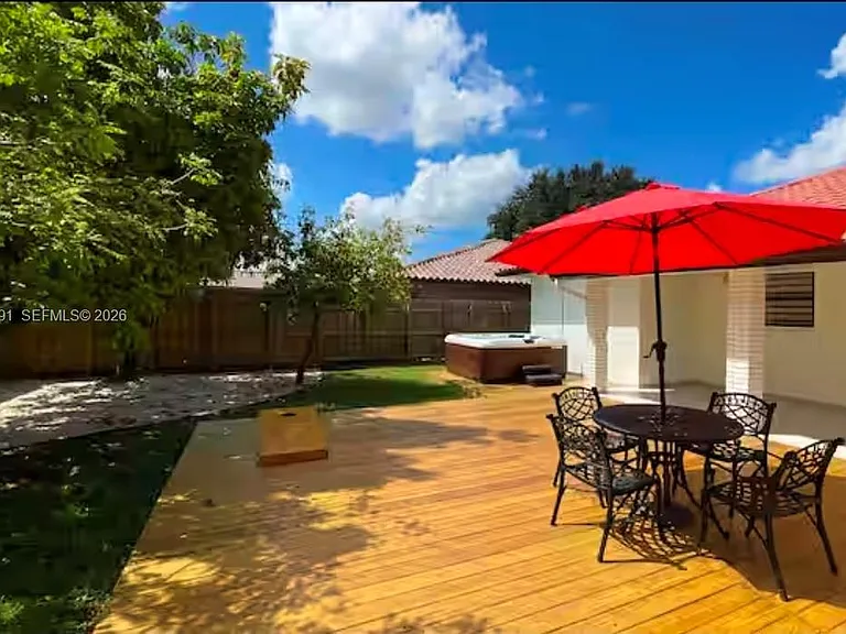301 SW 136th Ct — Photo 14