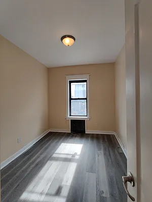 Rented by Signature Property Realty | media 27