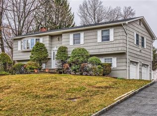 40 Claremont Ln, Suffern, NY 10901