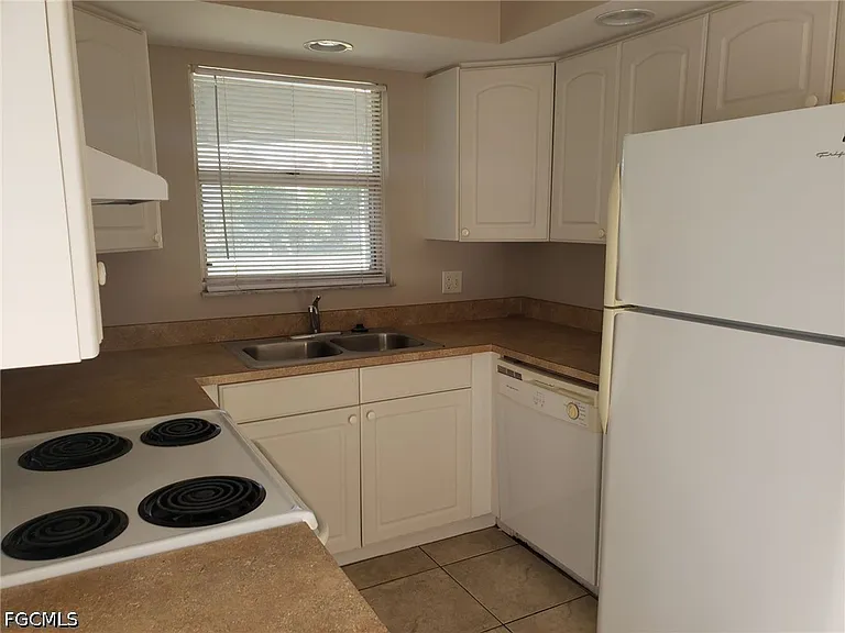 1101 SW 48th Ter — Photo 7