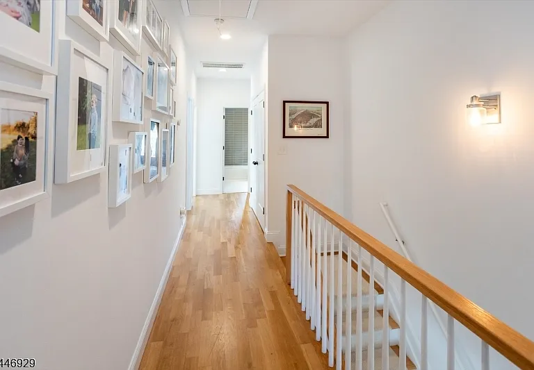 8 Willard Pl — Photo 3