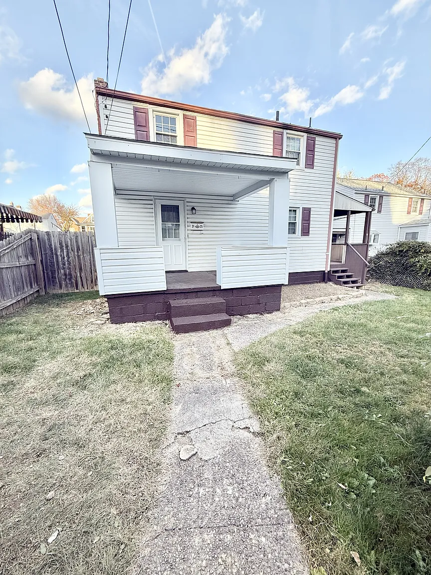 2125 Wesley St photo 1