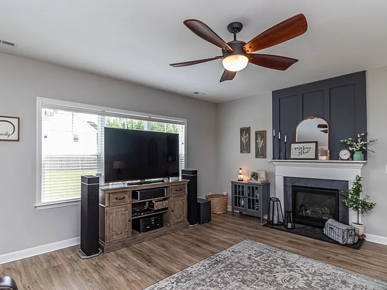 300 Stonebridge Dr — Photo 10