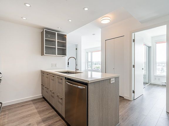 3rd image of 983 Hastings St E #1006