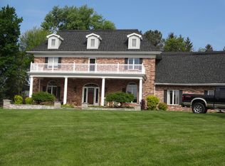 55 Silent Meadow Ln, Orchard Park, NY 14127