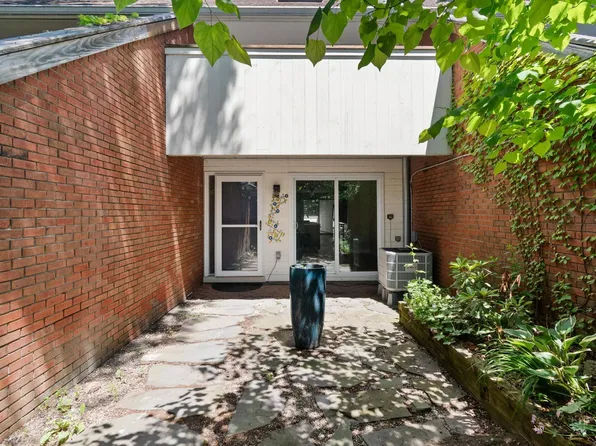 388 College Street #4, Burlington, VT 05401