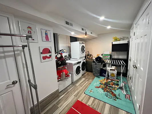 Sold by Homesmart Premier Living Realty | media 11