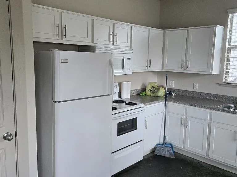 785 E Independence St #4 — Photo 3