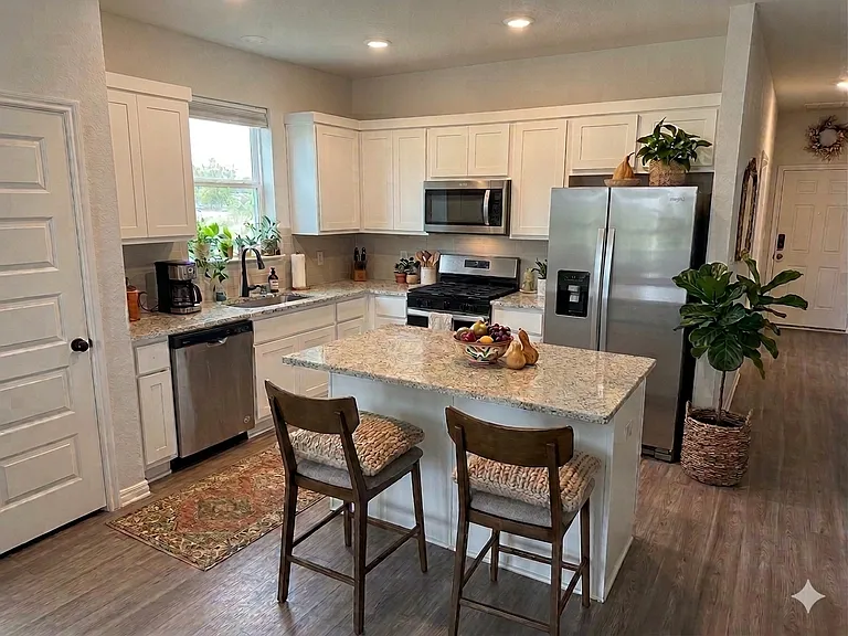 2401 Amara Levi Ln — Photo 3