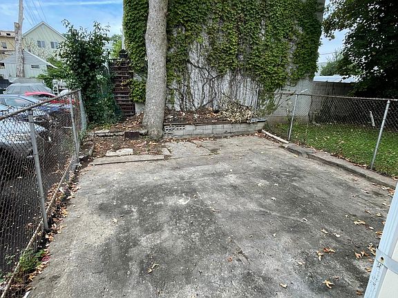 4th image of 388 Bay St #1