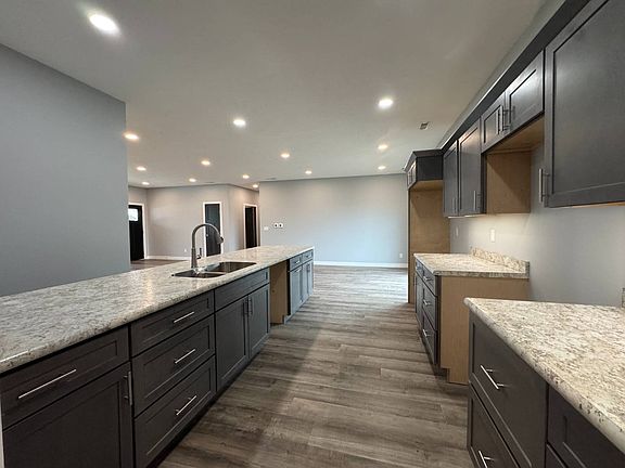 5th image of 201 Beech St