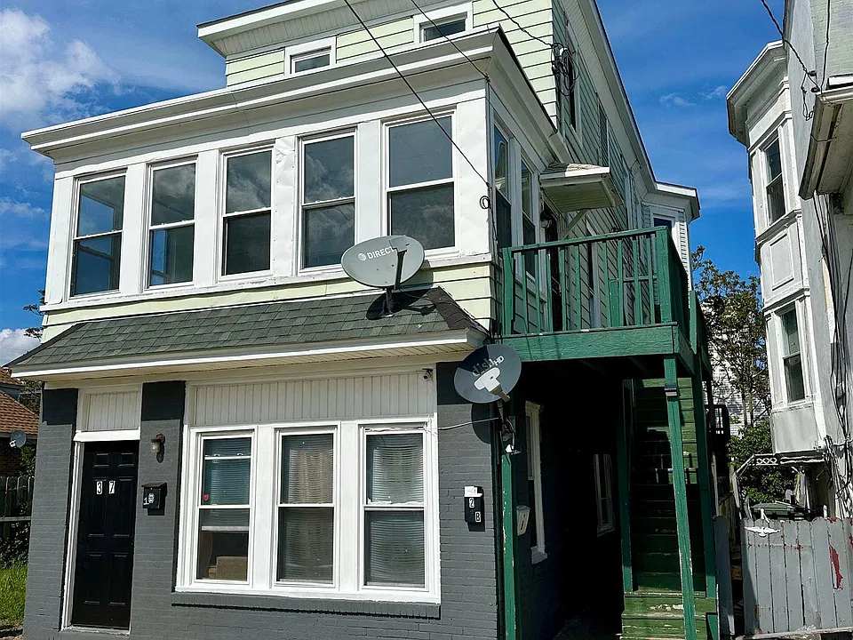 37 N Massachusetts Ave #2