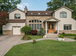163 Westwood Cir, Roslyn Heights, NY 11577