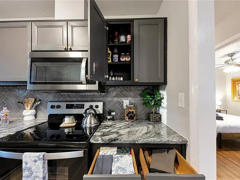 3390 Creek Valley Dr SE — Photo 7