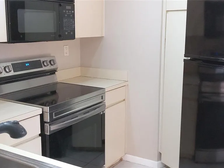 3841 Victoria Dr #14D — Photo 7