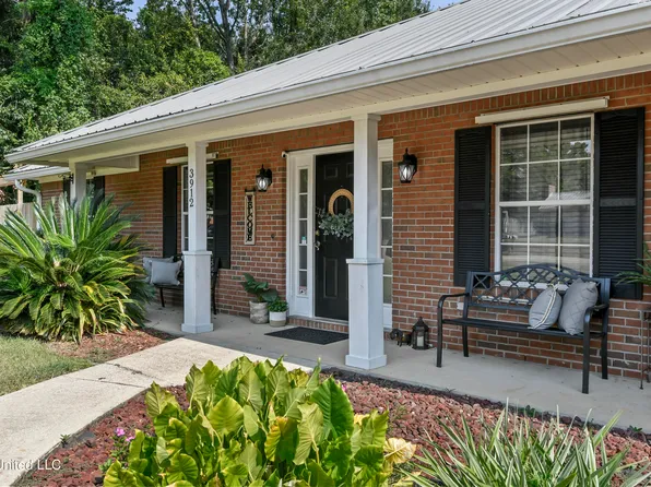 3912 Baywood Dr, Moss Point, MS 39563