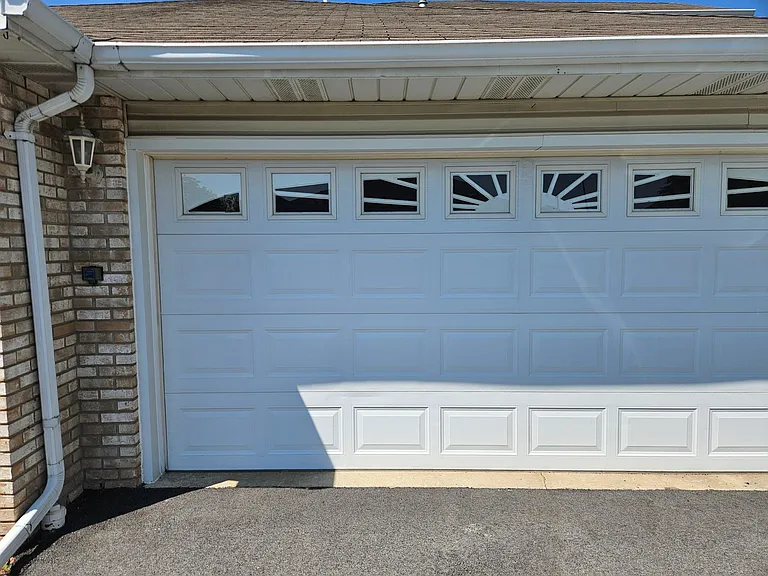 255 Heritage Dr — Photo 1