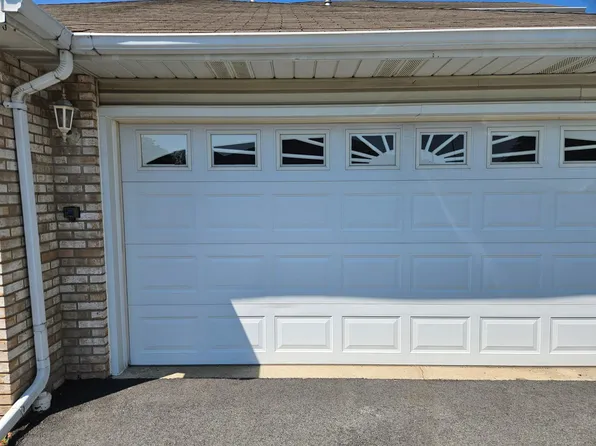255 Heritage Dr, Dyer, IN 46311