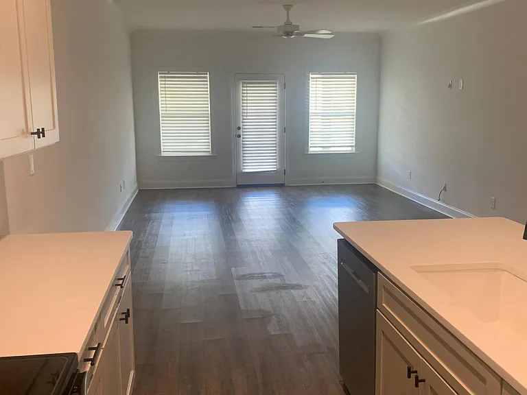 509 Cloverdale Dr — Photo 6