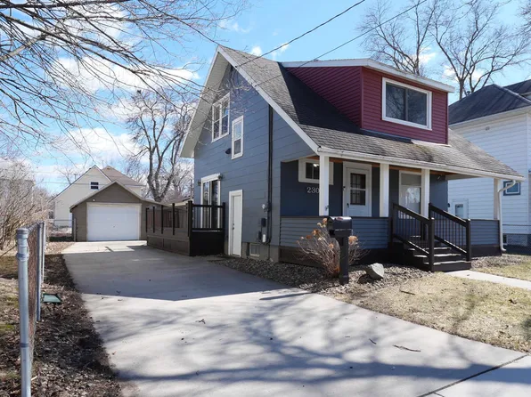 230 10th Ave NE, Rochester, MN 55906