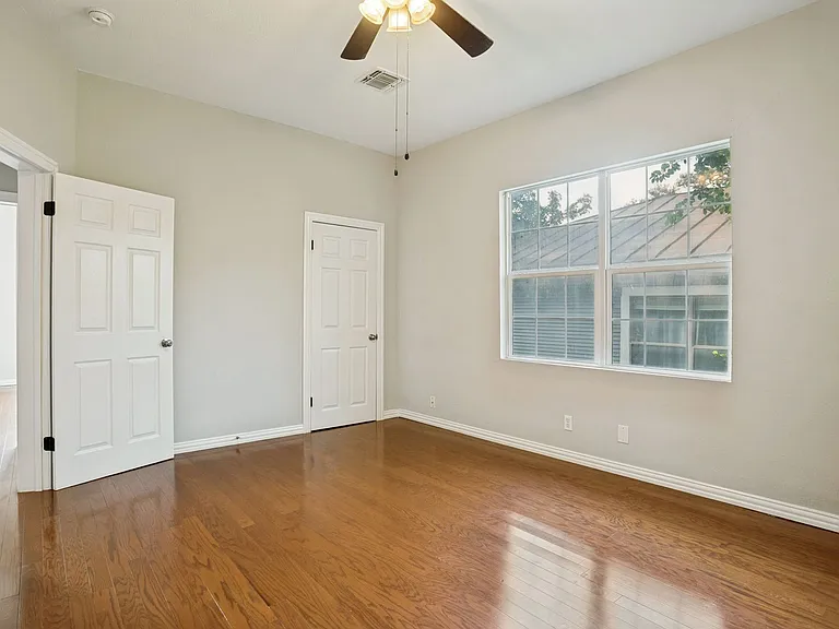 2219 N Flores St — Photo 18