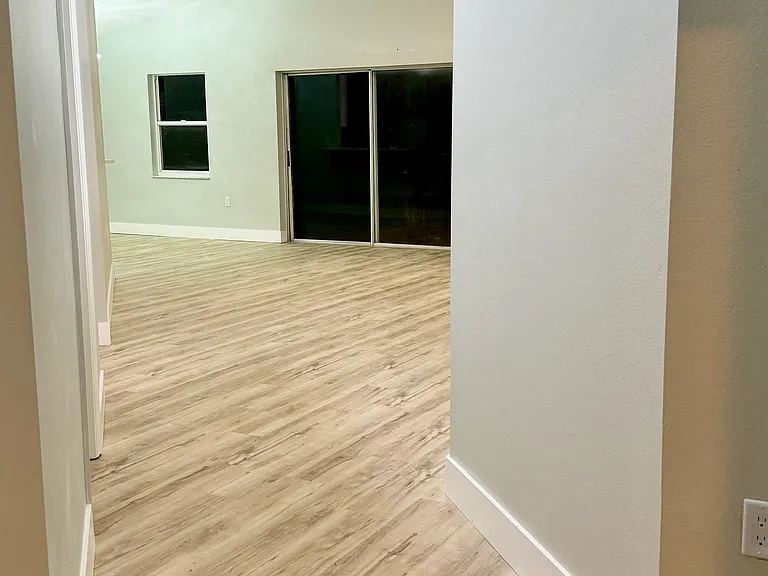 30718 Tremont Dr — Photo 2