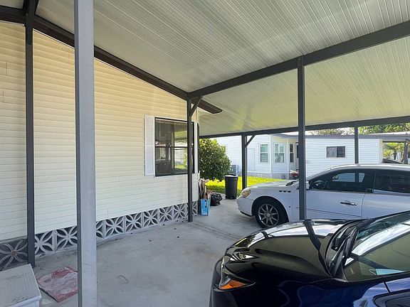 3rd image of 1732 Douglas Ave