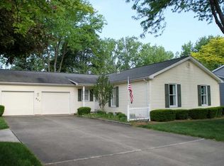 801 N Wintergarden Rd, Bowling Green, OH 43402