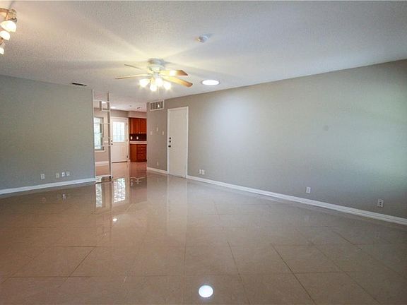 5th image of 508 Hedgewood Dr #A
