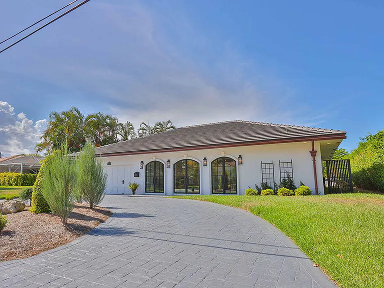 713 Forsyth St — Photo 3