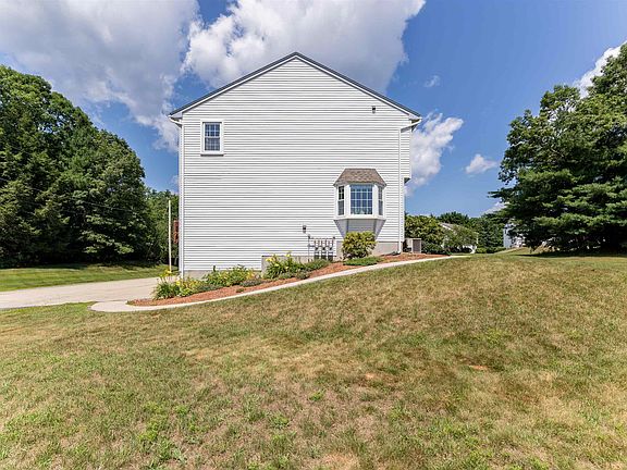 3rd image of 62 Lochmere Lane