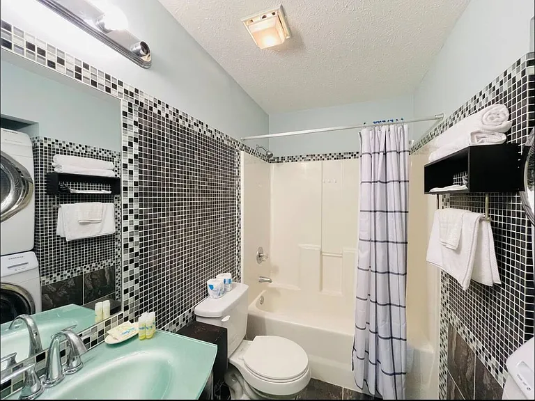 581 Blue River Ct #H — Photo 21