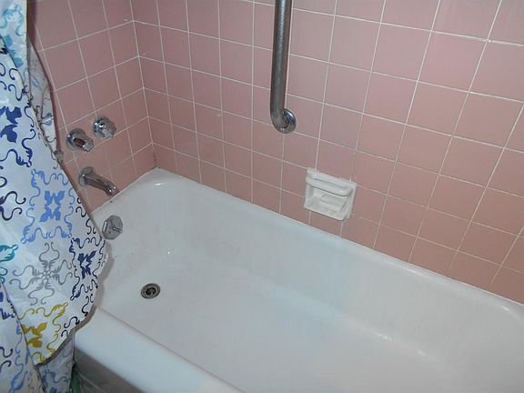 4th image of 2242 Schoedinger Ave