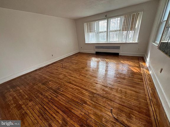 3rd image of 1933 71st Ave #1